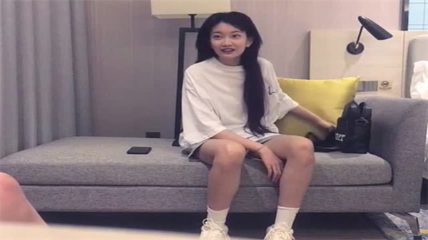 太子探花纹身辣妹床上狂野吃鸡，火辣肉体激情啪啪不停