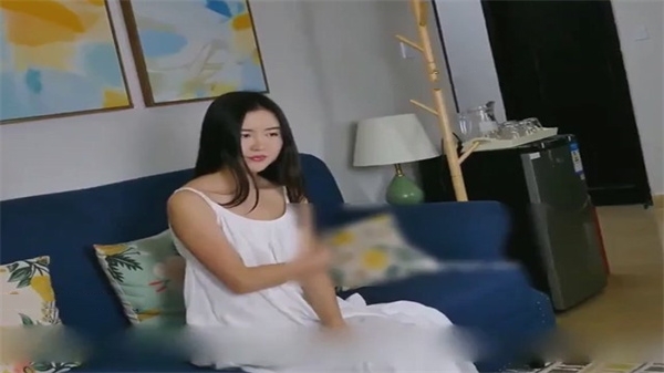 极品学生妹约拍裸照 被摄影师狂揉巨乳猛抠嫩逼 乖乖张开腿任摸